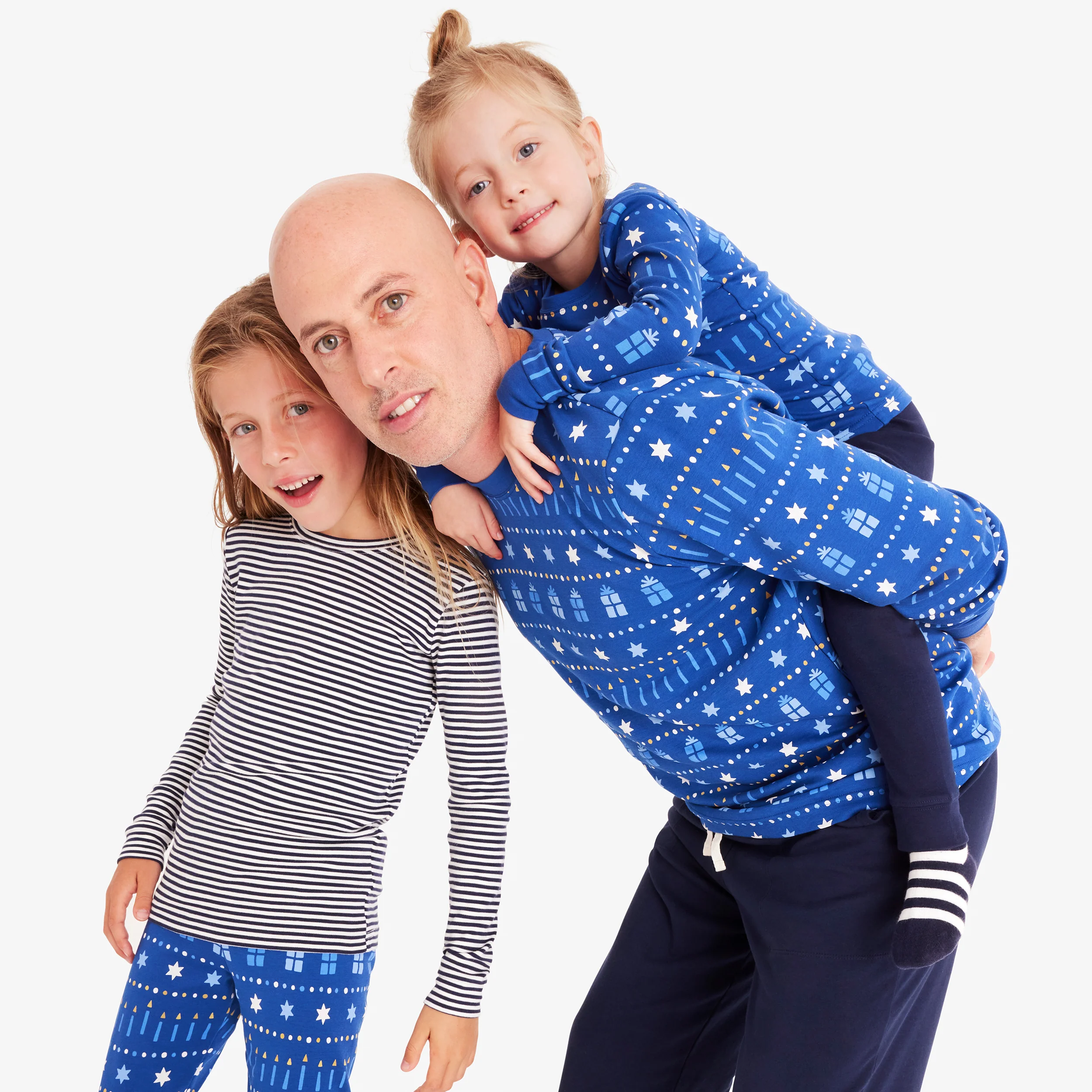 19707-adult-organic-long-sleeve-pj-top-in-festive-lights-unisex-fit–1.webp