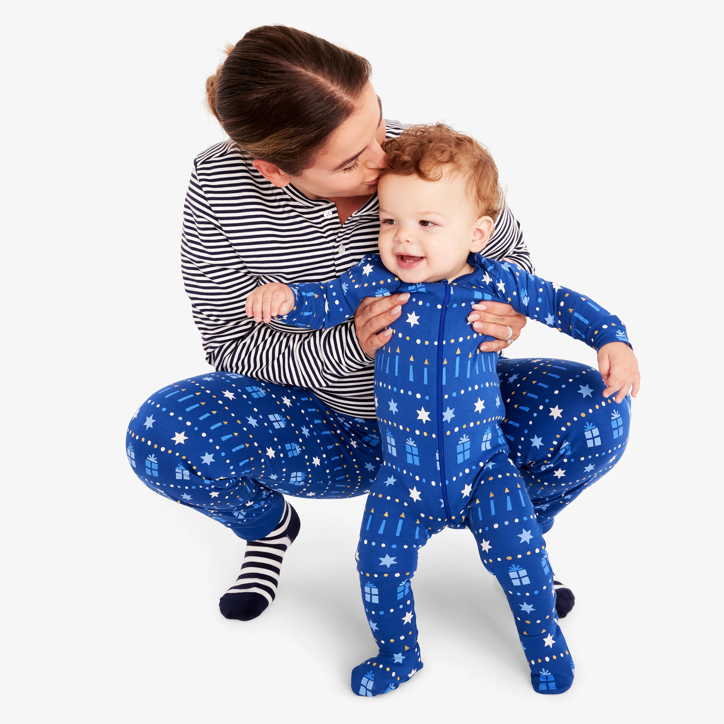 20055-baby-organic-zip-footie-in-festive-lights-1.webp