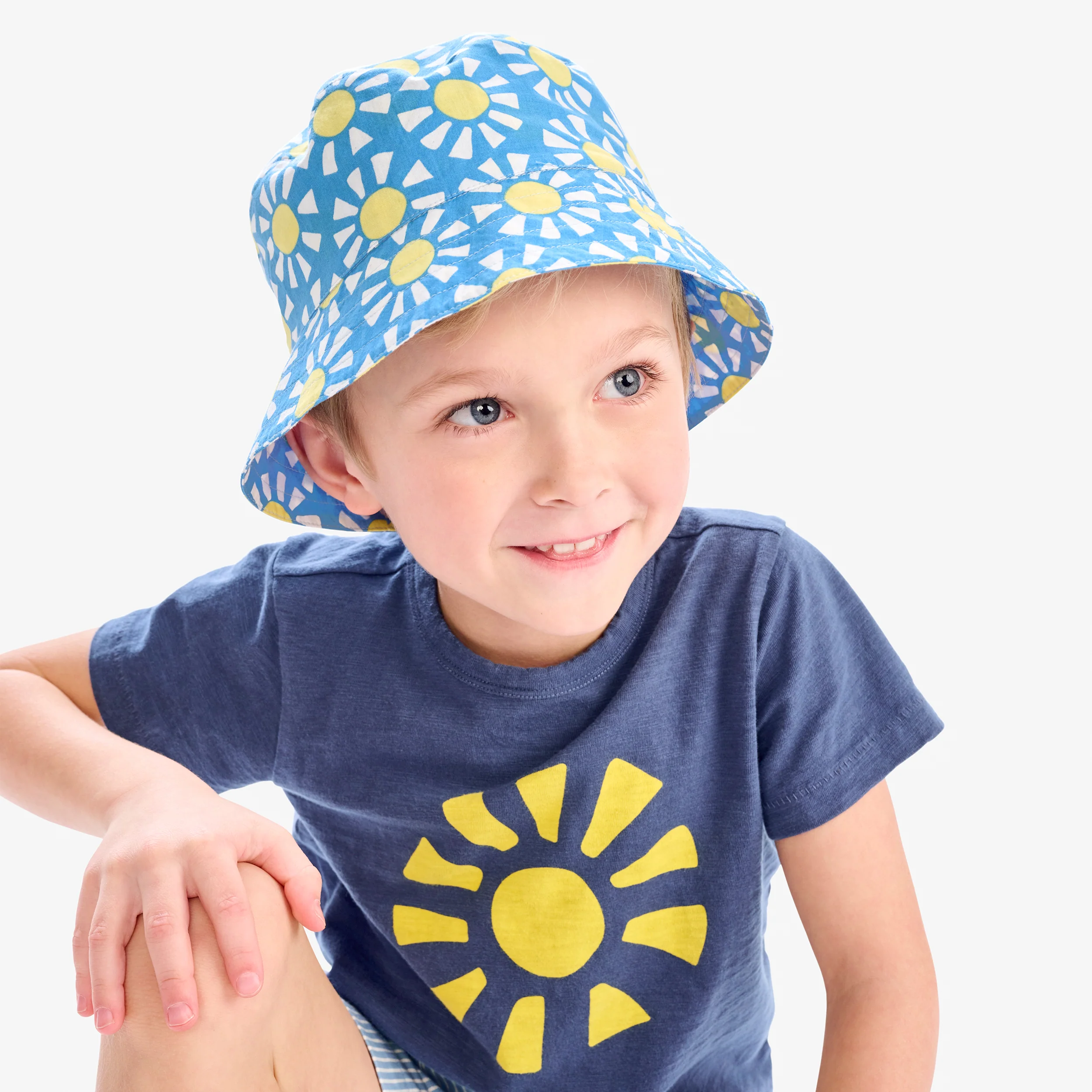 20124-kids-bucket-hat-in-cutout-suns-1.webp